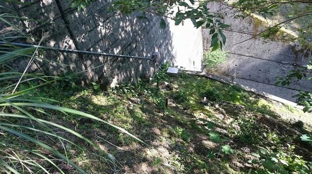 斜面に設置された電気設備 斜面,電気設備,電気ボックスの写真素材