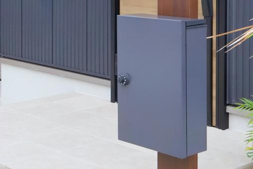 家の郵便受け・新聞受け 玄関用壁掛け 家の郵便受け・新聞受け 玄関用壁掛け 郵便受け,新聞受け,デザインポストの写真素材