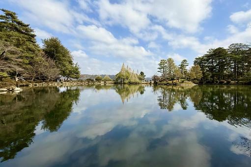 石川県金沢市:春の兼六園 石川県金沢市:春の兼六園の写真