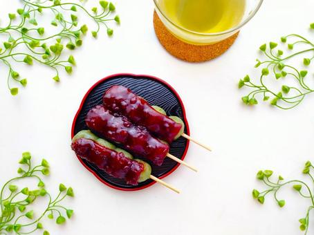 よもぎ団子とお茶2 よもぎ団子とお茶2 よもぎ団子,草団子,団子の写真素材