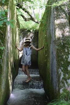 水遊び 水遊び 水遊び,川,ポートレートの写真素材