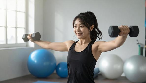 トレーニングする日本人女性の写真