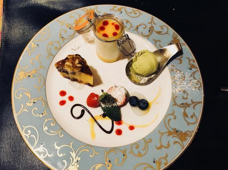 デザートプレート デザートプレート ケーキ,アイスクリーム,プリンの写真素材