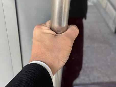 ドアを開けるビジネスマンの手 手,ビジネスマン,サラリーマンの写真素材