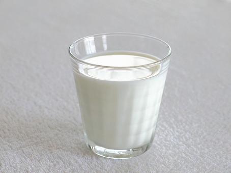 牛乳 牛乳の写真