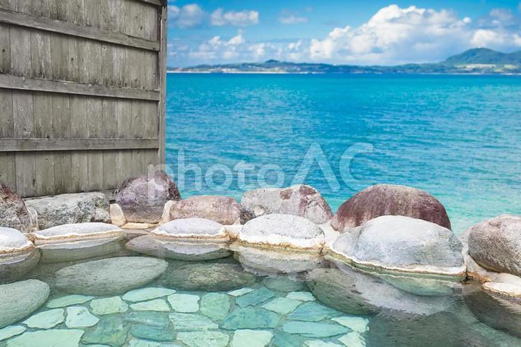 海と温泉のイメージ 温泉,露天風呂,旅の写真素材
