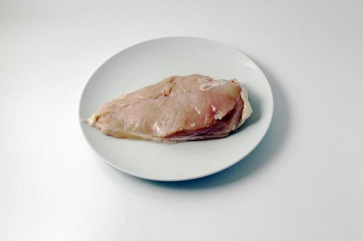 生の鶏むね肉の一枚 生の鶏むね肉の一枚 鶏肉,生肉,むね肉の写真素材