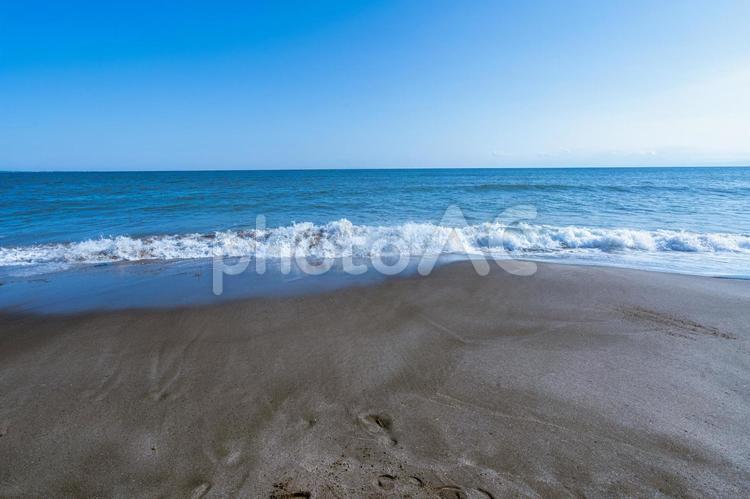 青空と波打ち際の砂浜 海,海岸,海面の写真素材