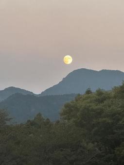 山と月 山と月の写真