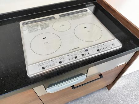 三ツ口IHクッキングヒーターのキッチン ihクッキングヒーター,電化,キッチンの写真素材