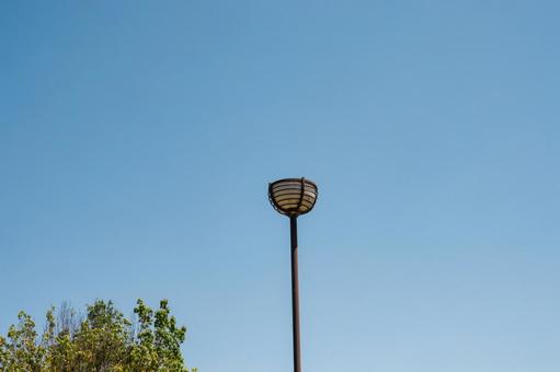 夏の青空と街灯 夏の青空と街灯 青空,街灯,太陽光の写真素材