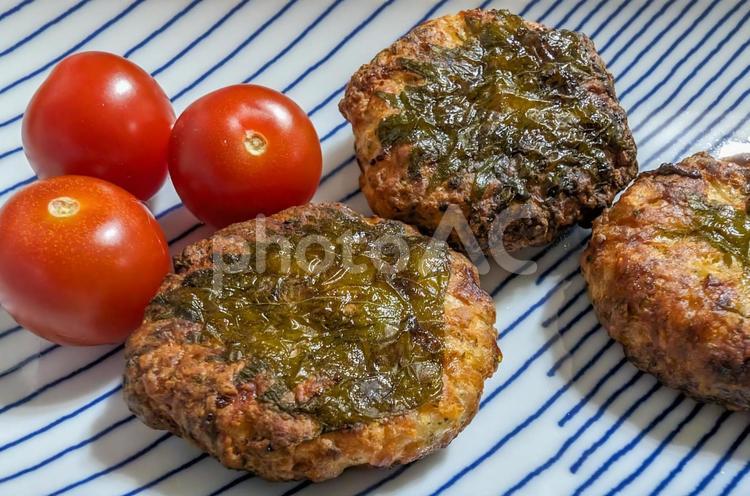 青じそ風味ハンバーグとミニトマト ハンバーグ,青じそ,トマトの写真素材