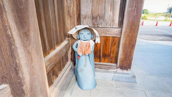 第9番札所　法輪寺　山門のお地蔵さんの写真