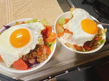 タコライス タコライス タコライス,トマト,ひき肉の写真素材