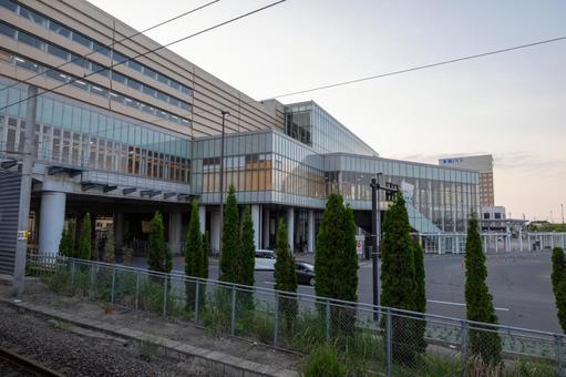 奥羽本線新青森駅ホームから見た駅舎 奥羽本線新青森駅ホームから見た駅舎 奥羽本線,新青森駅,駅舎の写真素材