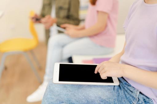 タブレットと携帯を見ている手元 手元,男の子,女の子の写真素材