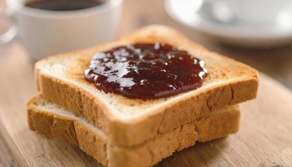 ジャムトーストとコーヒー ジャムトーストとコーヒーの写真