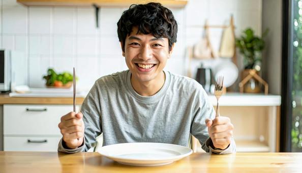 食後、空になったお皿を前に笑顔の男性 食後、空になったお皿を前に笑顔の男性の写真
