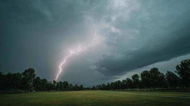 雷光走る空模様の写真