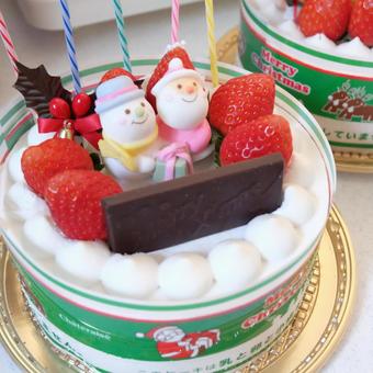 サンタ付きクリスマスツリー サンタ付きクリスマスツリー チョコプレート,ケーキ,ホールケーキの写真素材