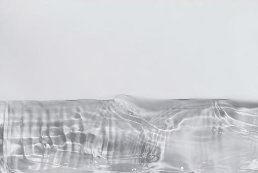 白背景と水 白背景と水 水,水面,水中の写真素材