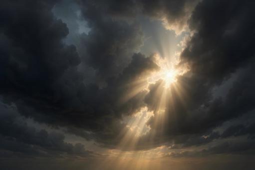 雲間の薄明光線の写真