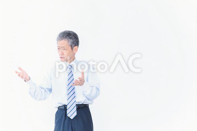 意見を主張する上司 会社,主張,スーツの写真素材