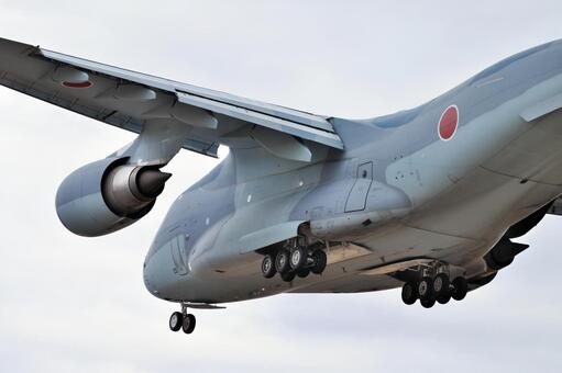 着陸するC-2輸送機② cー2,輸送機,ジェット機の写真素材
