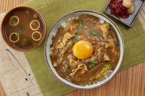 カレー丼 カレー丼 カレー丼,生卵,丼物の写真素材