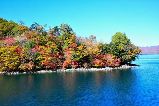 奥日光の紅葉（中禅寺湖、男体山） 紅葉,秋,風景の写真素材