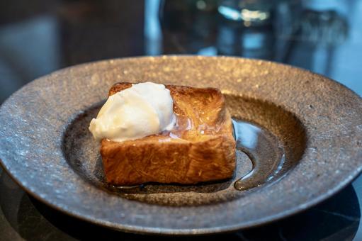 甘い香り漂う、カフェのフレンチトースト 甘い香り漂う、カフェのフレンチトースト フレンチトースト,スイーツ,はちみつの写真素材