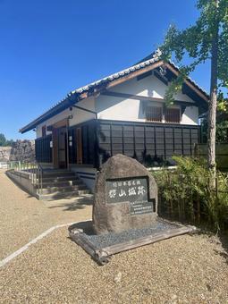青空と石碑のある郡山城跡の入口 郡山城,城跡,日本百名城の写真素材