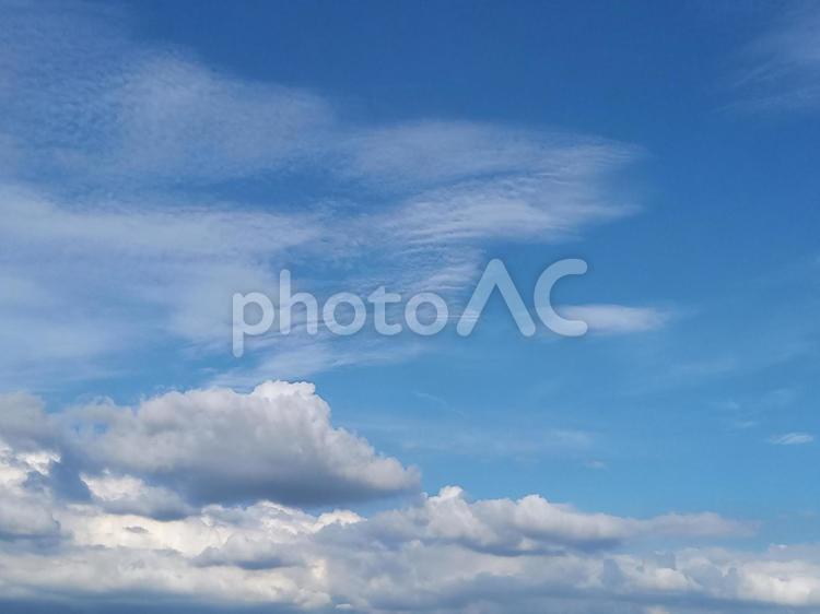 9月の青空と白雲-3 夏空,雲,背景素材の写真素材