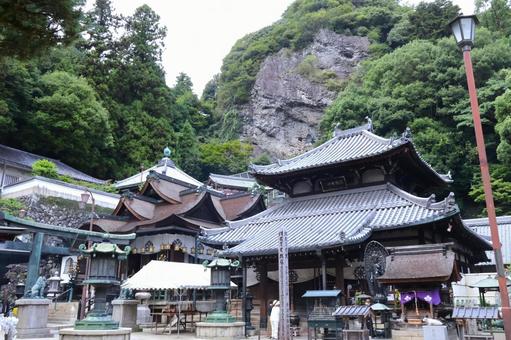 宝山寺の境内 本殿と拝殿 奈良県生駒市 宝山寺の境内 本殿と拝殿 奈良県生駒市 宝山寺,参道,境内の写真素材