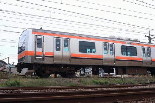 通勤電車の迫力のローアングル 通勤電車の迫力のローアングル 鉄道,交通,乗り物の写真素材