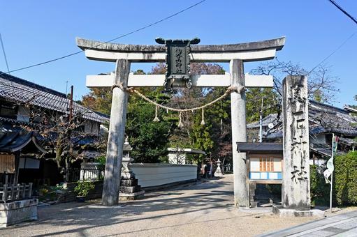 滋賀・近江八幡市 奥石神社 鳥居・社号標 滋賀・近江八幡市 奥石神社 鳥居・社号標 奥石神社,老蘇の森,鳥居の写真素材