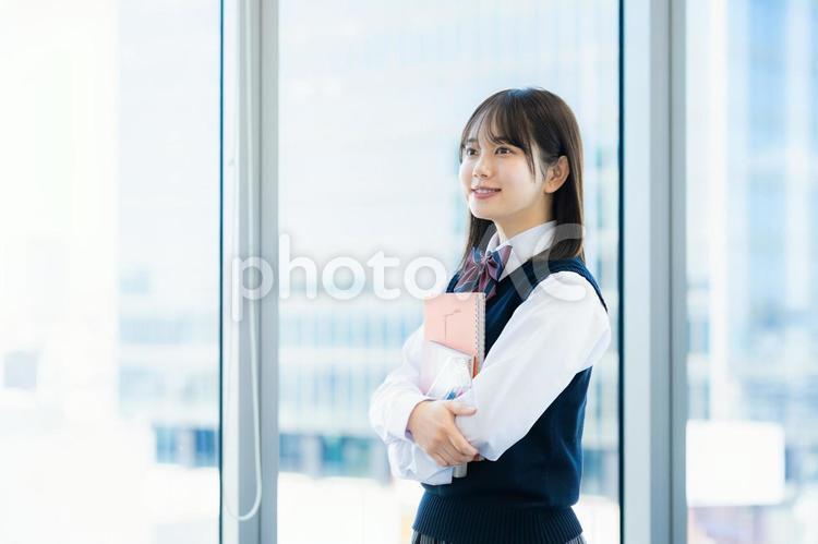 笑顔の女子高校生 高校生,笑顔,制服の写真素材
