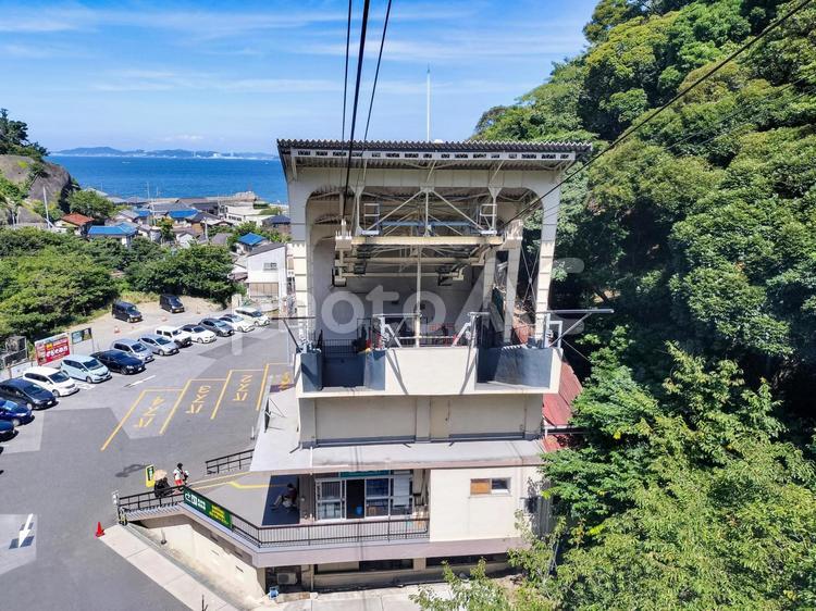 鋸山ロープウェー車内から山麓駅を見下ろす 鋸山ロープウェー,山麓駅,千葉県の写真素材
