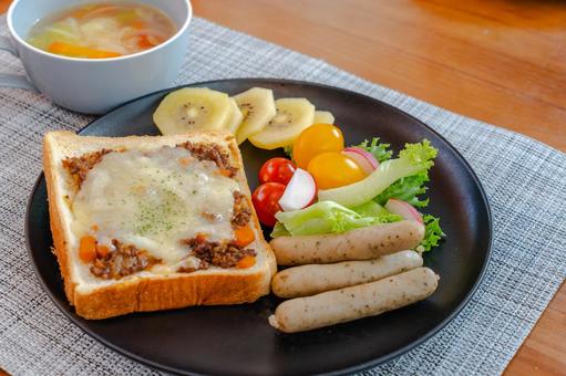 ミートトーストの朝食 ミートトーストの朝食 朝食,洋風朝食,ミートトーストの写真素材