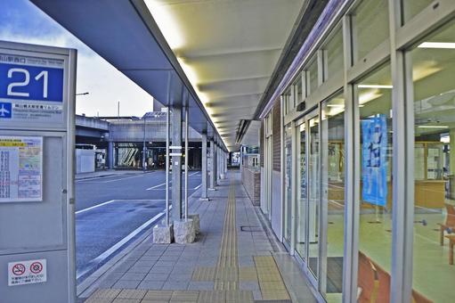 岡山駅 バスのりば 岡山駅 バスのりば 街並み,ビル,鉄道の写真素材