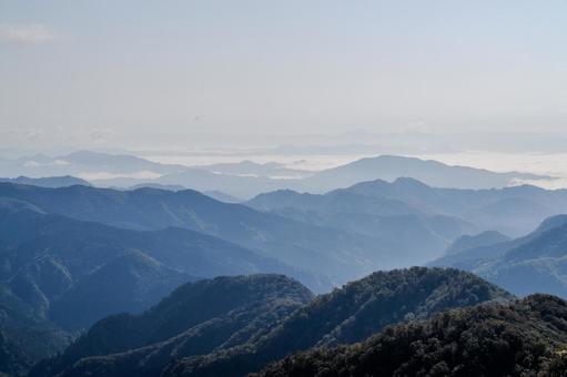 藤里駒ヶ岳山頂 雲海と山並みの絶景 藤里駒ヶ岳山頂 雲海と山並みの絶景 秋田県,白神山地,藤里駒ヶ岳の写真素材