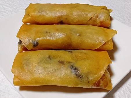 春巻き 春巻き,揚げ物,料理の写真素材