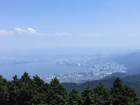 比叡山頂から見た琵琶湖(近江大橋付近) 比叡山頂から見た琵琶湖(近江大橋付近) 比叡山,山頂,琵琶湖の写真素材