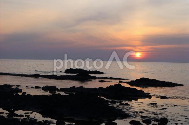 夕日の1ページ 日暮れ,暁,水域の写真素材