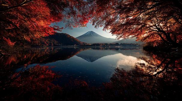 紅葉と富士山の絶景の写真