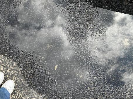 水たまり 反射,水たまり,空の写真素材