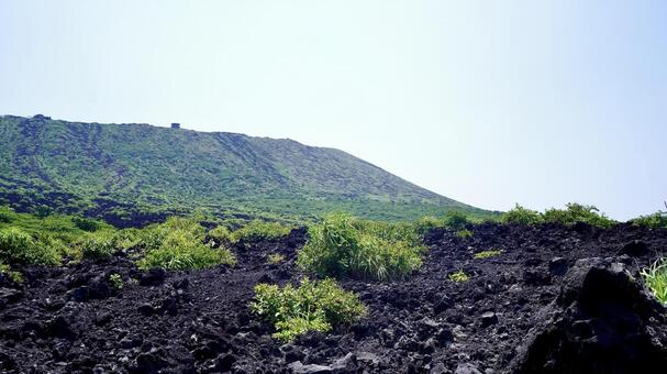 伊豆大島の三原山とアア溶岩流の火山景観 三原山,アア溶岩,火山の写真素材