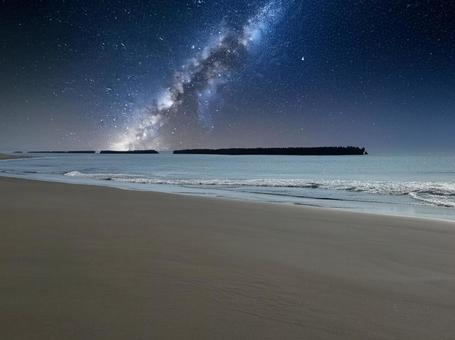 海辺の夜空と満天の星々 海辺の夜空と満天の星々の写真
