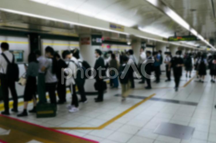 地下鉄を利用する人々 ビジネスイメージ ビジネスマン,サラリーマン,地下鉄の写真素材