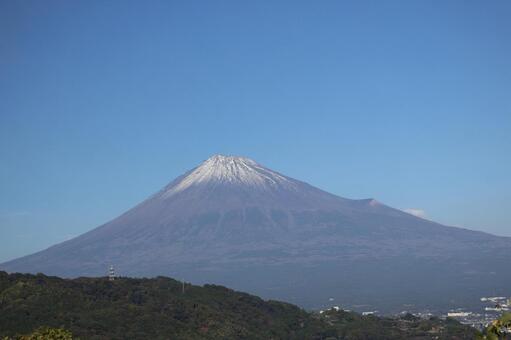 山と街並みときれいに見える富士山と空 山,街並み,きれいの写真素材
